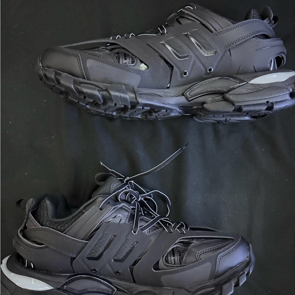 Balenciaga Black LED Light-Up Sneakers - Picture 4 of 7